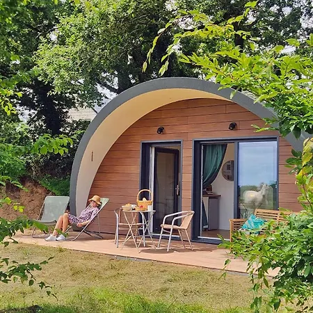 Gites & Tiny Houses Les Hauts De Toulvern Baden Room photo
