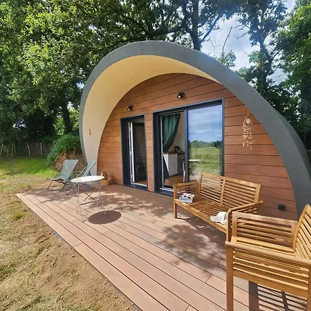 Gites & Tiny Houses Les Hauts De Toulvern Baden Room photo