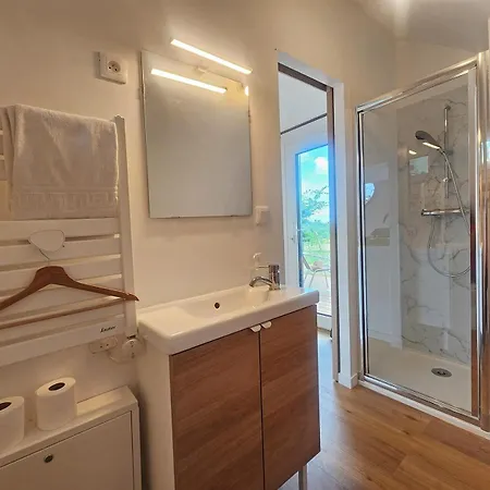 Gites & Tiny Houses Les Hauts De Toulvern Baden Room photo