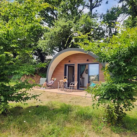 Gites & Tiny Houses Les Hauts De Toulvern Baden Room photo